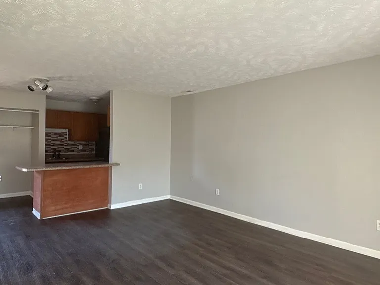 1122 Southwood Dr #4 — Photo 7