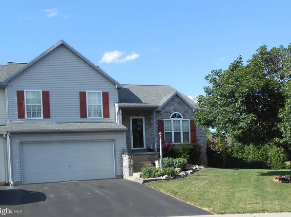 18 Pebble Creek Dr, Lititz, PA 17543