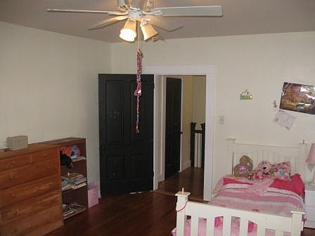 3rd image of 400 Conway St