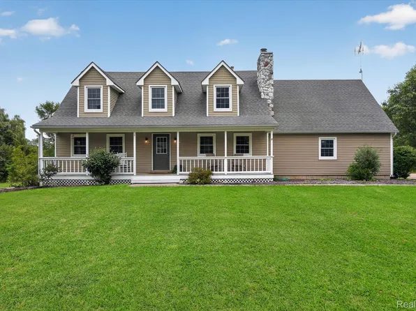 1281 Gray Haven Ln, Brighton, MI 48114
