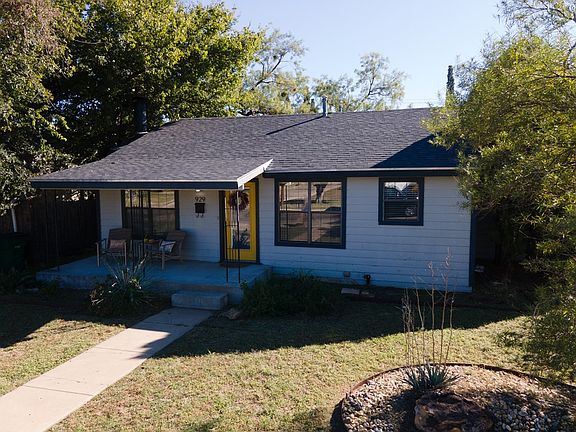 2nd image of 929 W Avenue M