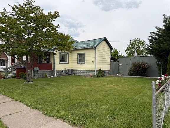 2nd image of 411 24th St W