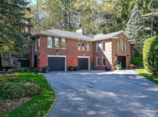 311 Golf Links Rd, Hamilton, ON L9G 2N6