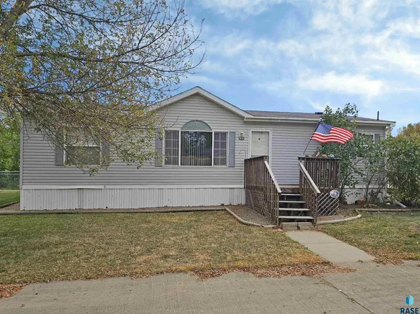 804 N Mallard Pl, Sioux Falls, SD 57107