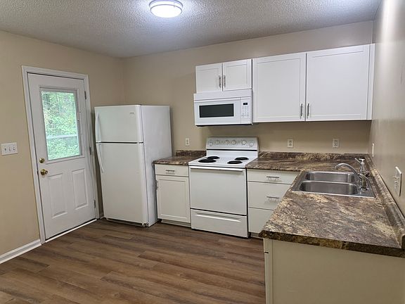 5th image of 4204 Kaplan Dr
