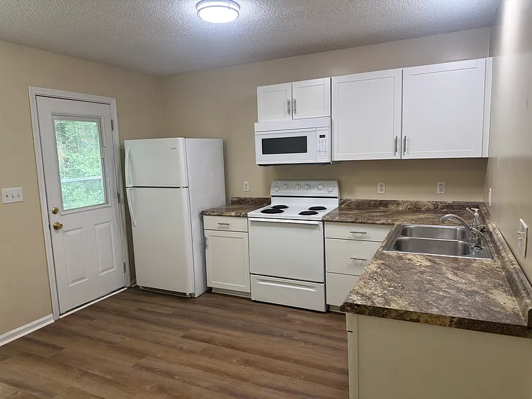 4204 Kaplan Dr — Photo 5