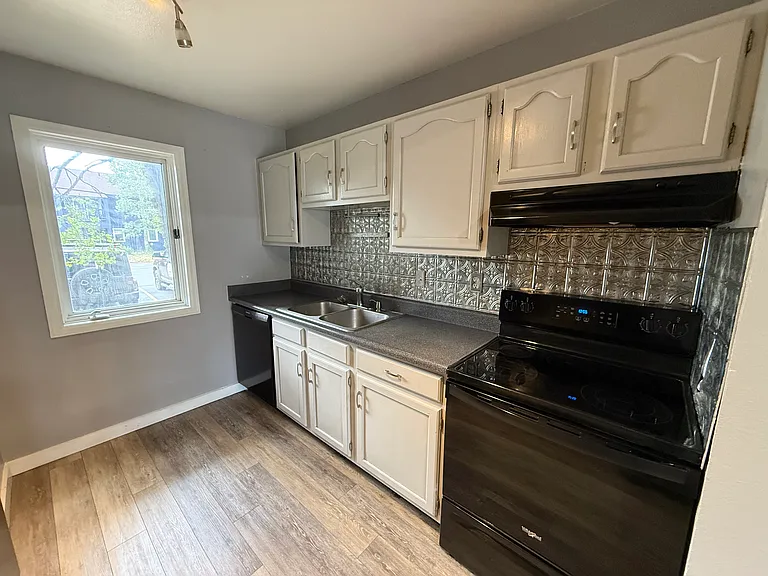 252 Cove Blvd — Photo 2