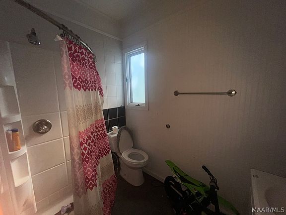 5th image of 605 Buford St
