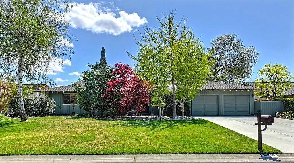 44253 S El Macero Dr photo 1