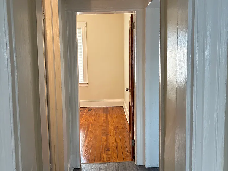 127-129 Read St #1 — Photo 12