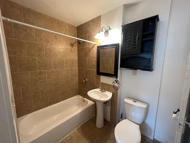 216 Alderson Ave — Photo 9