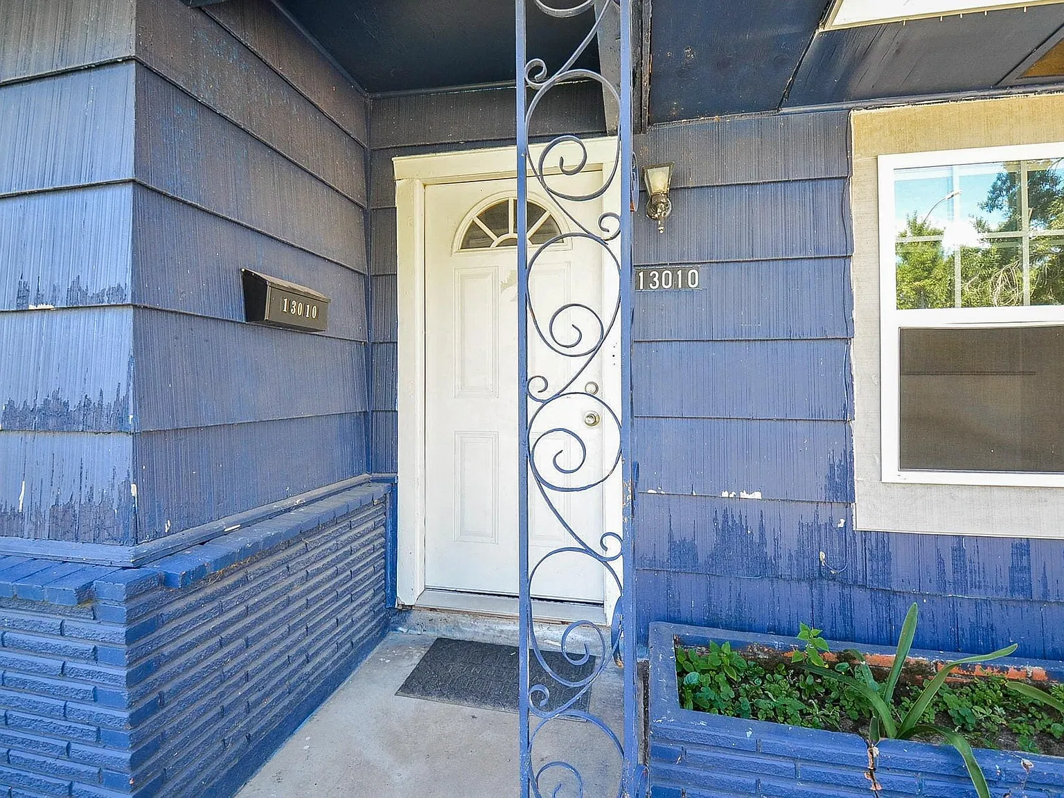 3 bed, 1.0 bath, 1051 sqft, $1,500 — Photo 2