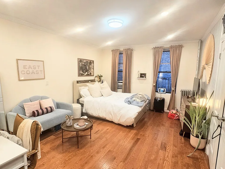 142 E 33rd St #3B