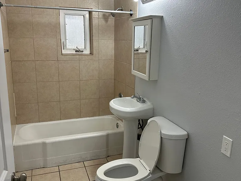 328 Rhode Island St NE — Photo 18
