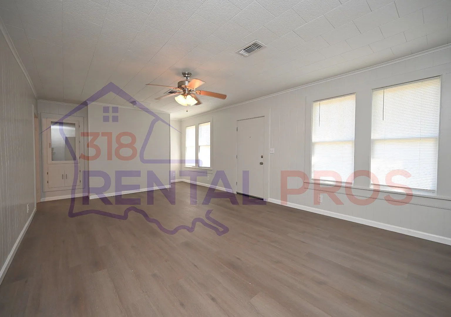 Updated 3 Bed 2 Bath Home! — Photo 4