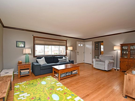 4th image of 710 Park Dr