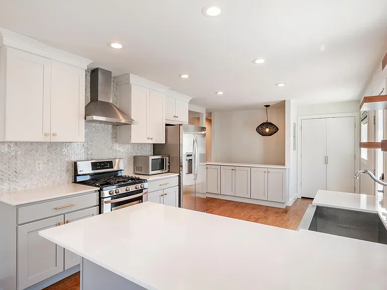 2545 S Filmore St E — Photo 10