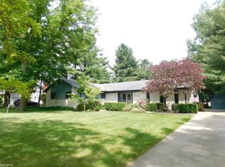 5095 Elizabeth Ln, Almont, MI 48003