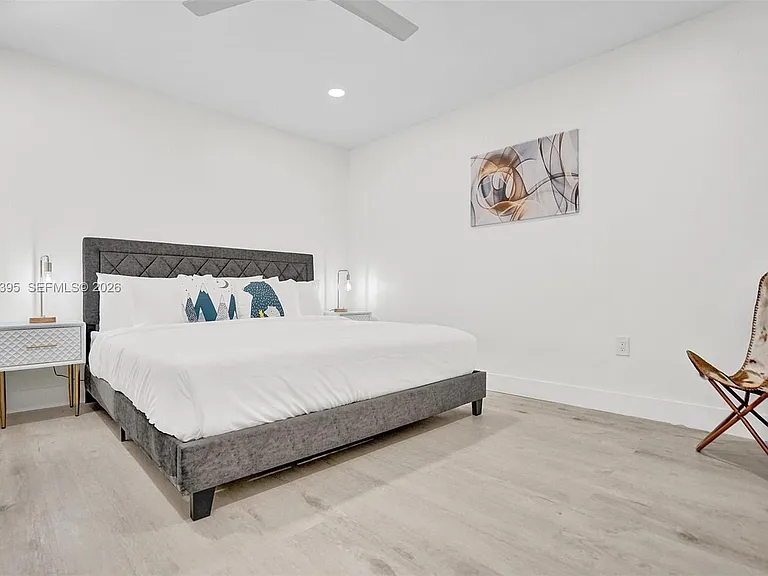1141 N Northlake Dr — Photo 46