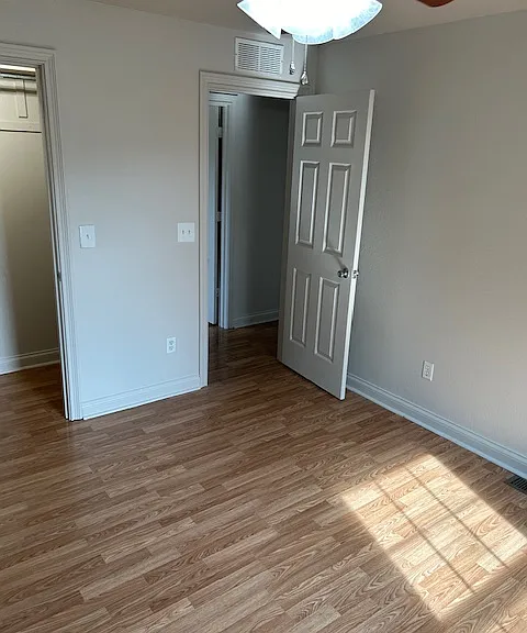 6884 Lexington Dr — Photo 13