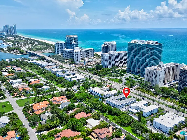 10178 Collins Ave #107 — Photo 32