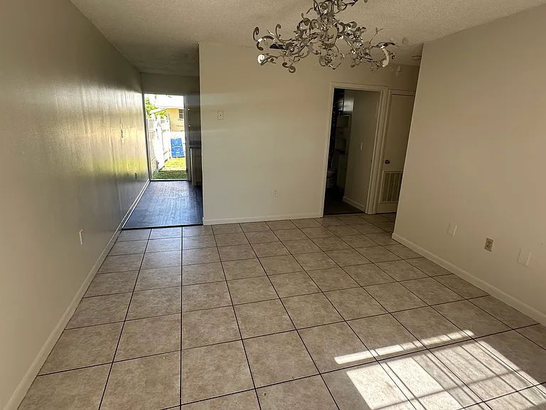 2540 NE 191st St #1 — Photo 7