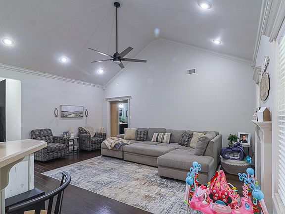 4th image of 4801 Thistle Way