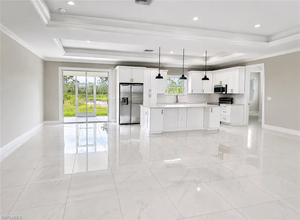 3 bed, 2.0 bath, 1735 sqft, $3,400 — Photo 3