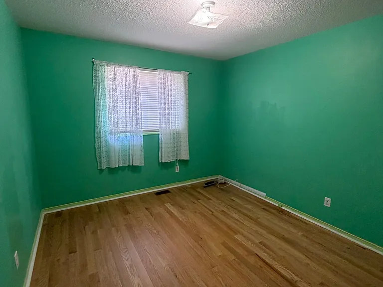 127 Brisdale Dr — Photo 11