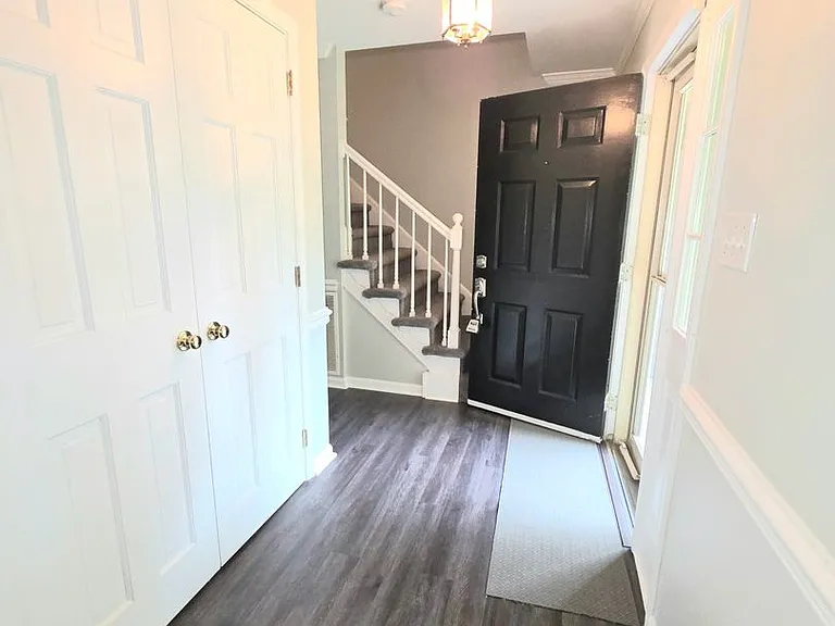 415 Rosewood Ln — Photo 4