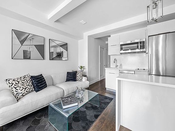 3rd image of 320 E 42nd St APT 1508