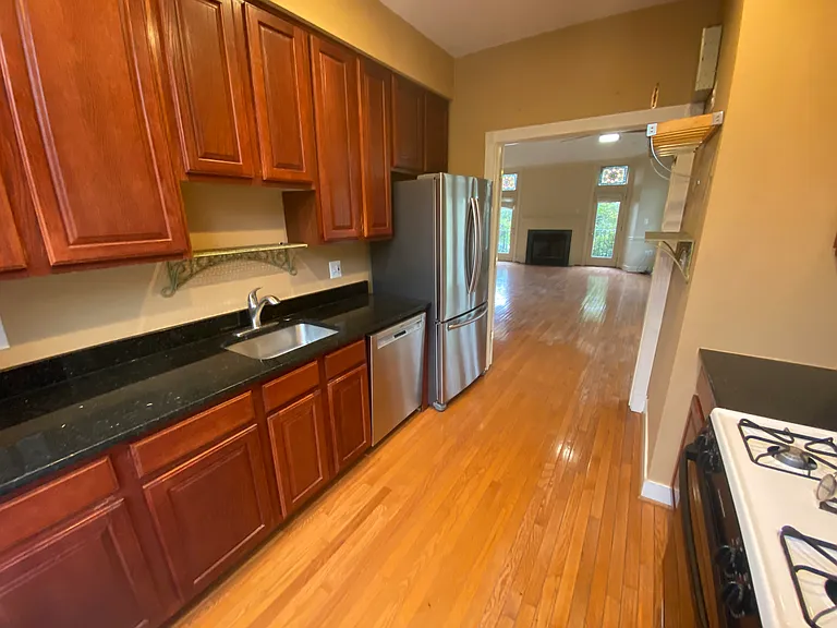 619 I St SE #A — Photo 9