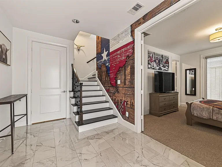 2506 McKinney St — Photo 4