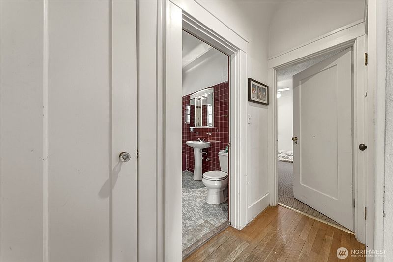 5th image of 193 S Columbia Street
