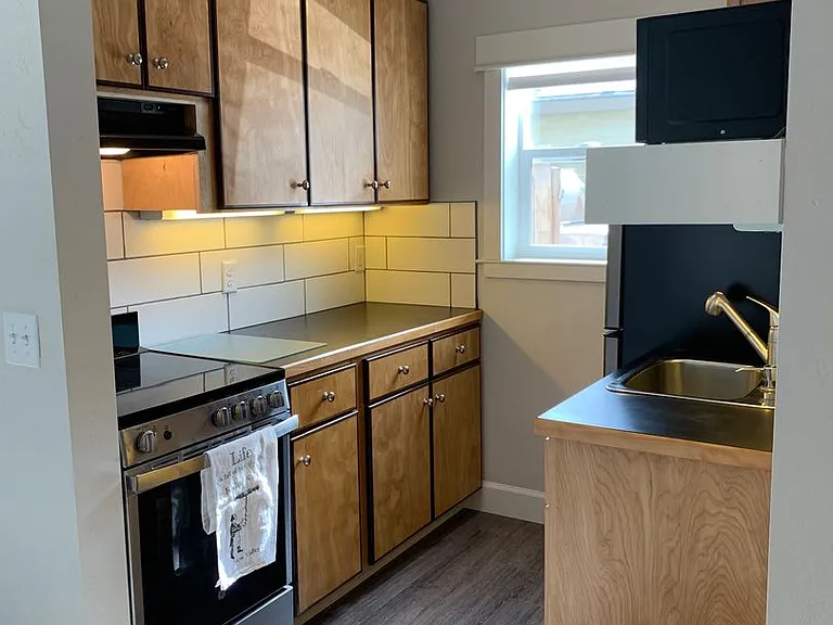 44 SW Roosevelt Ave #C — Photo 4