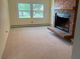 19 Vicar Ln, Levittown, PA 19054