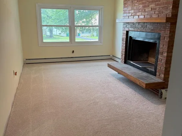 19 Vicar Ln, Levittown, PA 19054