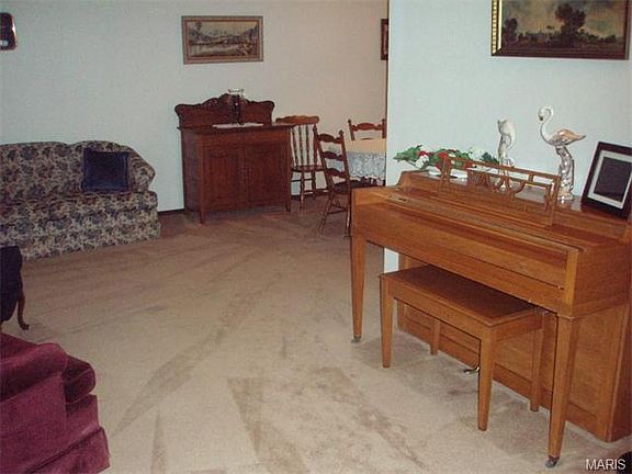 4th image of 530 Russell Ct