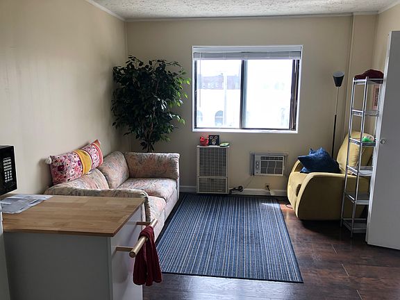 4th image of 13051 Larchmere Blvd #69d9fad28