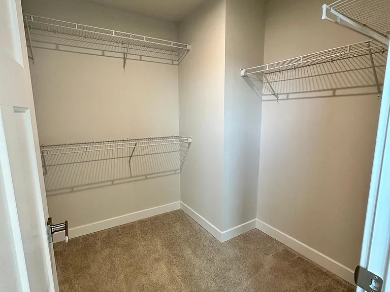 325 E Cochran St — Photo 28