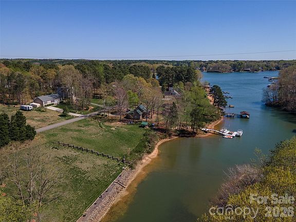 4th image of 296 Stillwater Rd
