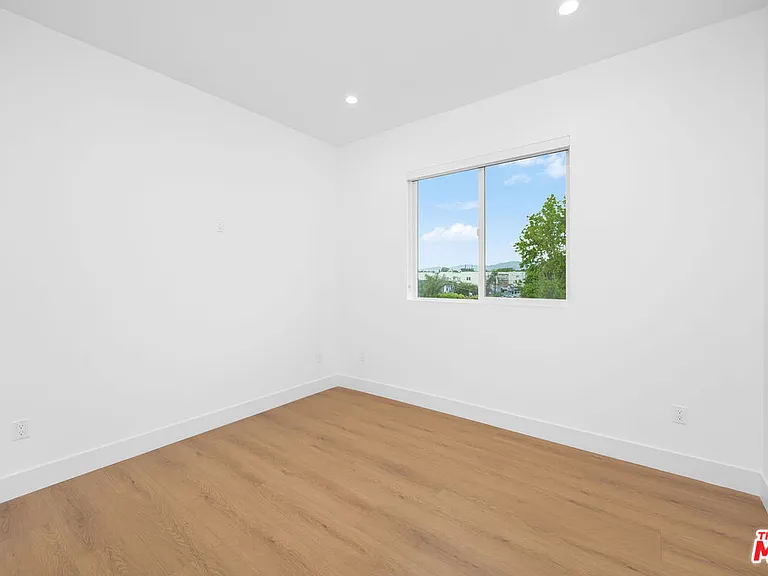 5248 Auckland Ave — Photo 12