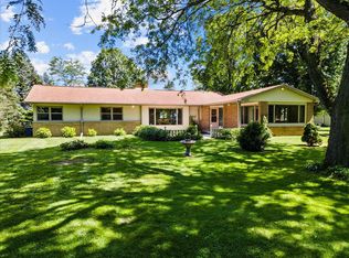 2935 Rolaine Pkwy, Hartford, WI 53027