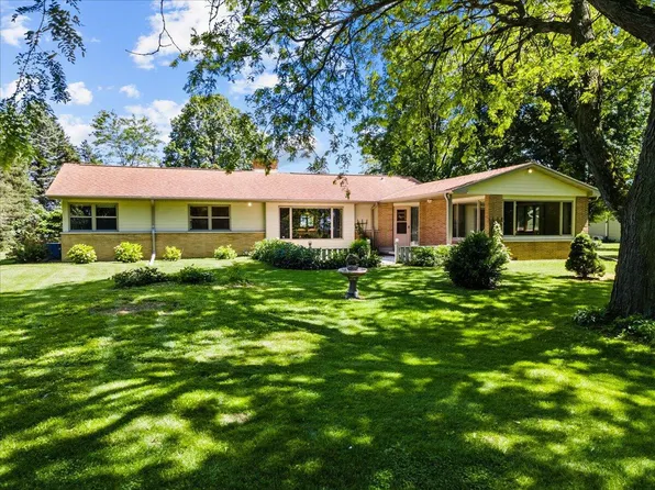 2935 Rolaine PARKWAY, Hartford, WI 53027