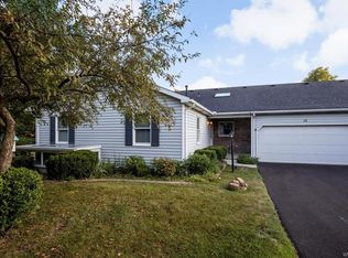 13 Stepping Stone Ln, Orchard Park, NY 14127