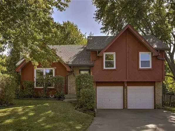 527 N Persimmon Dr, Olathe, KS 66061
