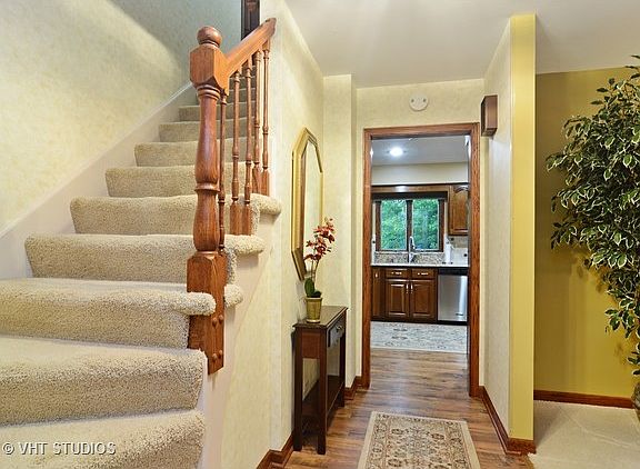 3rd image of 719 E Meadow Ln