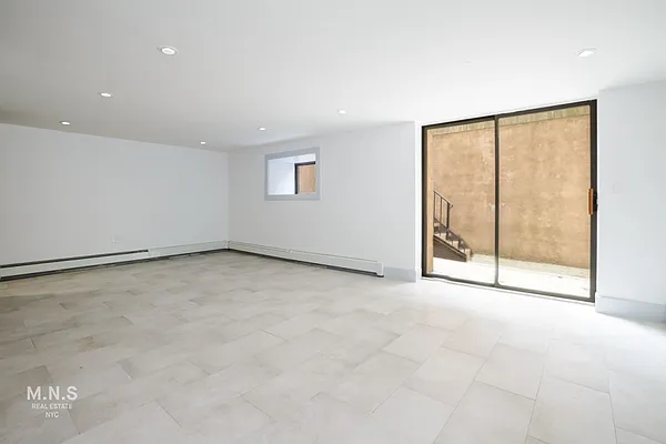 Rented by MNS | media 7