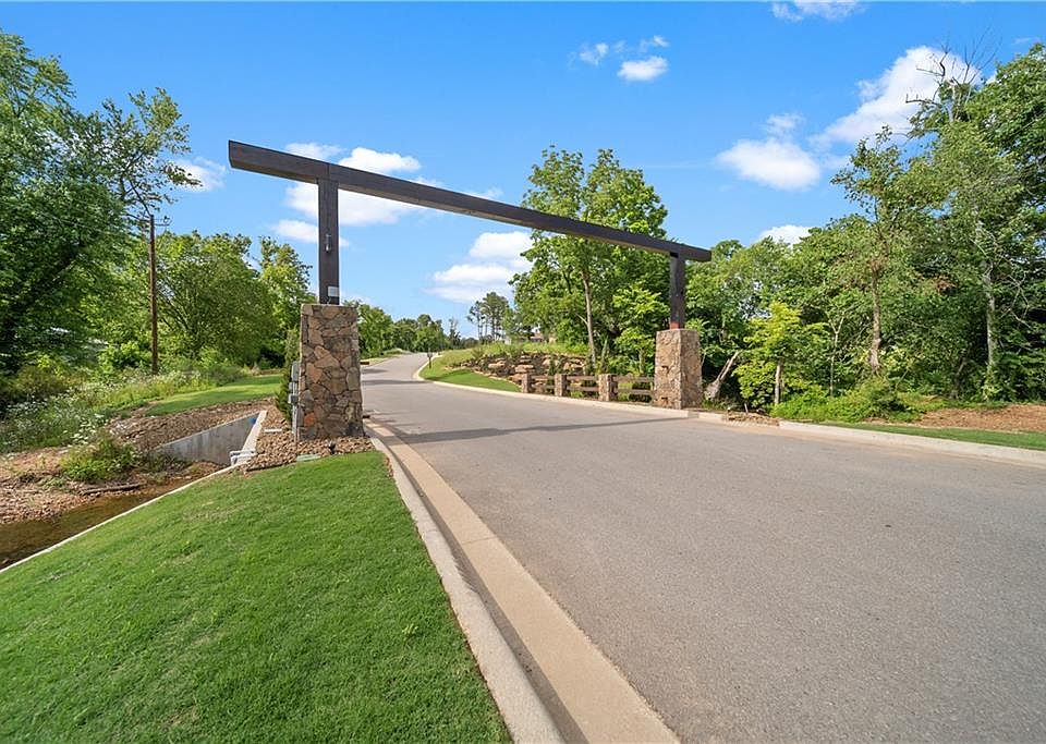 1st image of 2508 NE Waterfall Avenue