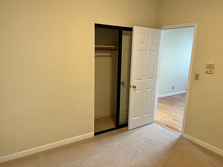 Middle bedroom about 10 by 11ft
